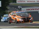 Michelisz warms up Hungarian fans ahead of races