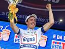 Degenkolb avoids crash to win wet stage five