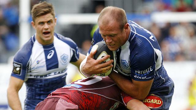 Castres passe en force