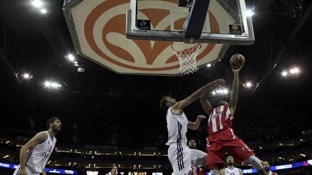 Final Four'u seyircisi önünde oynayanlar bir adım önde
