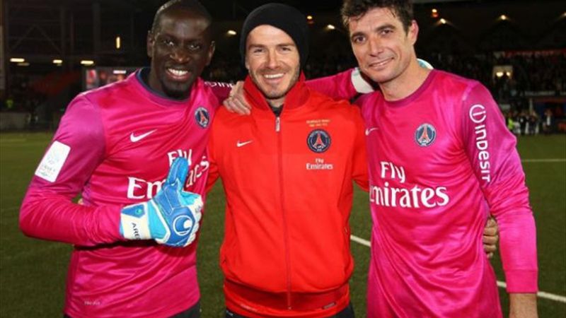 Mamadou Sakho, le nouveau portier du PSG en compagnie de David Beckham et du quatrième gardien du PSG, Ronan Le Crom.
