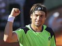 Ruthless Ferrer crushes Robredo to reach semi-finals