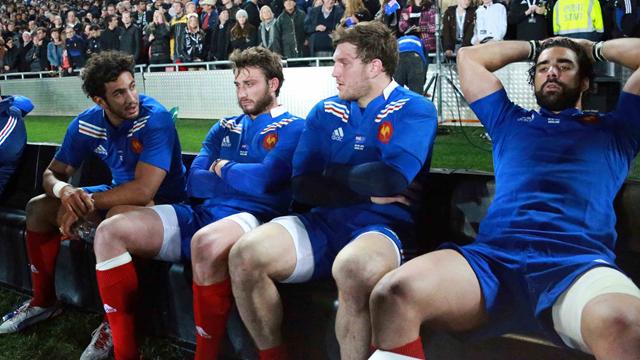 Bleus: Pas de charnière stable et un bilan chaotique