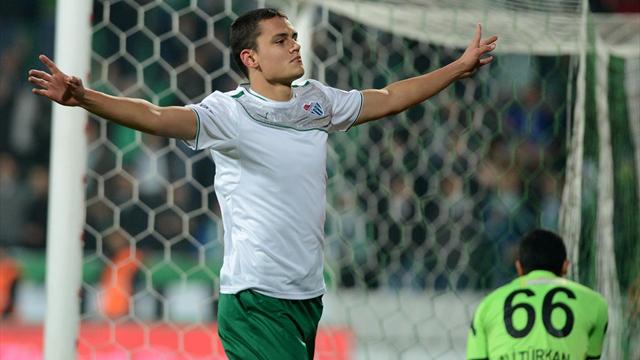 Timsah'ı Enes Ünal sırtladı