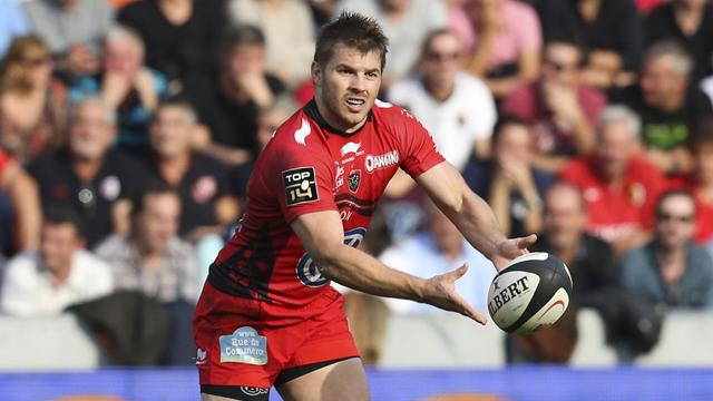 Toulon go top with astonishing nine-try victory