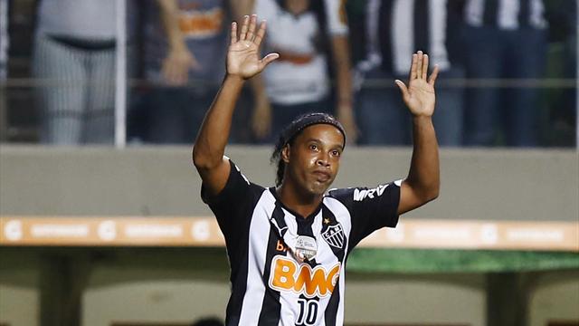 Ronaldinho's Atletico Mineiro sack manager