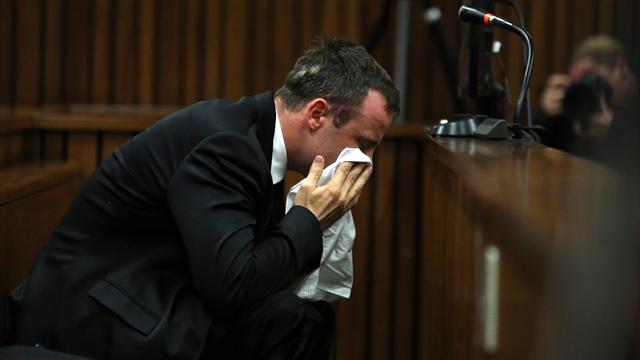 En pleurs, Pistorius s'excuse à la barre