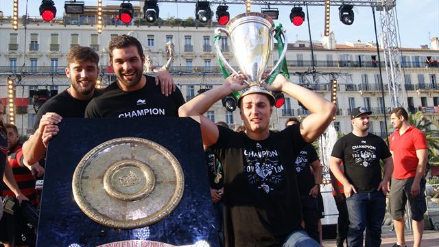 De la rade à la place de la liberté, Toulon était ivre de bonheur