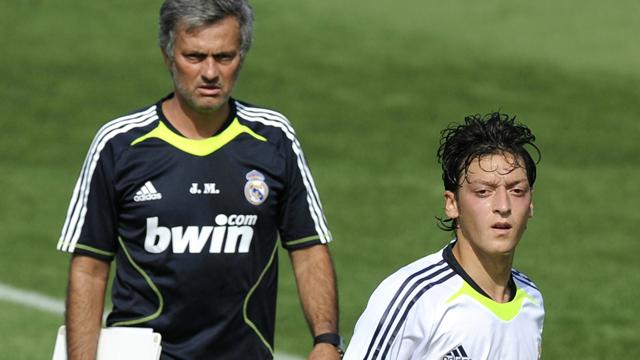 Heißes Gerücht: Mourinho will Özil zurück