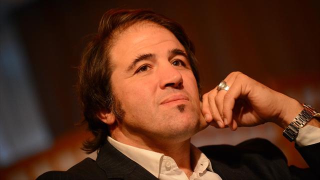 Simon: "Nous nous tirons une balle dans le pied si nous voulons copier le foot"