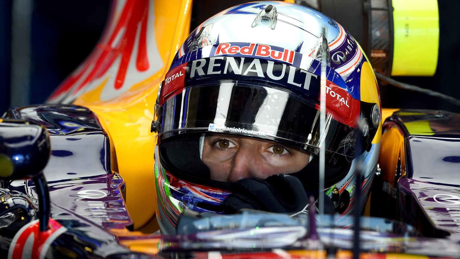 Spécial Sebastian Vettel (Formule un) - Page 11 1434876-30694398-1600-900