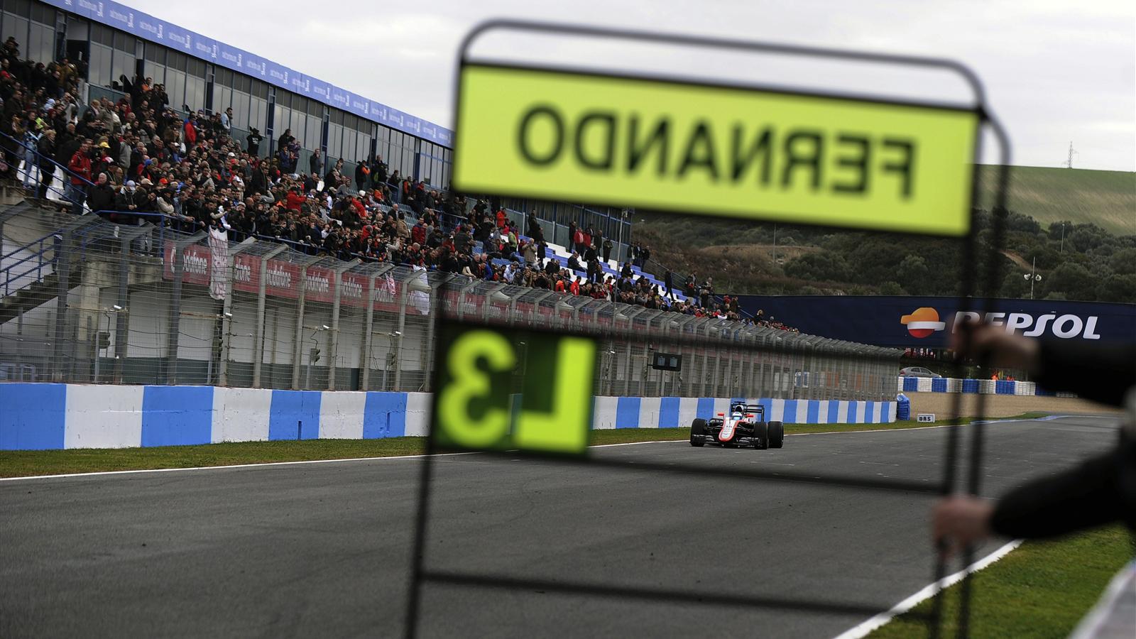 Spécial Sebastian Vettel (Formule un) - Page 12 1443137-30859698-1600-900