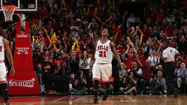 I risultati della notte: Chicago sbanca Boston e va sul 2-0, vincono Clippers e Raptors