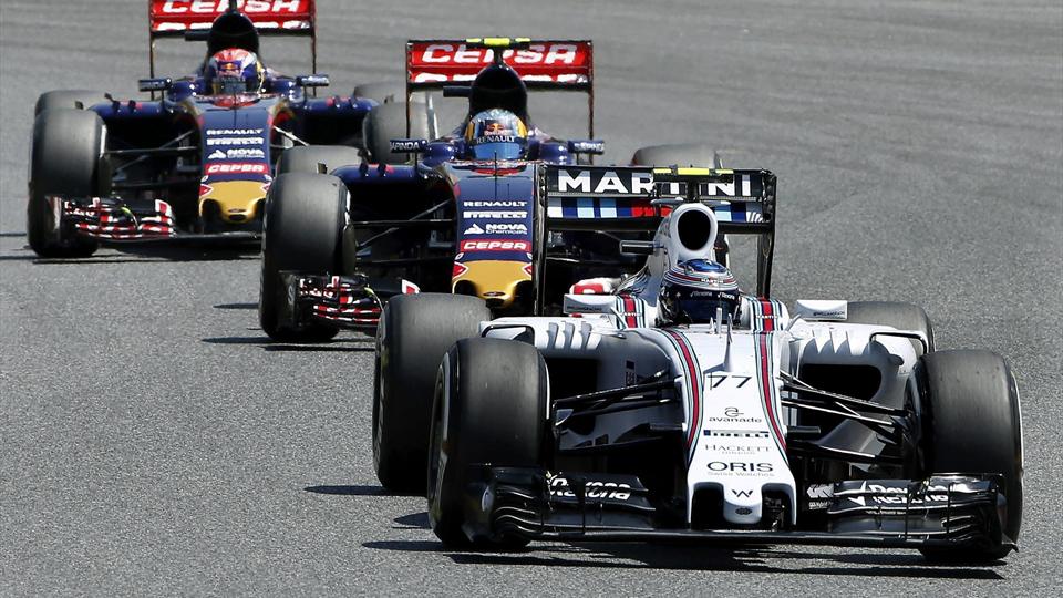 Боттас уходит от погони