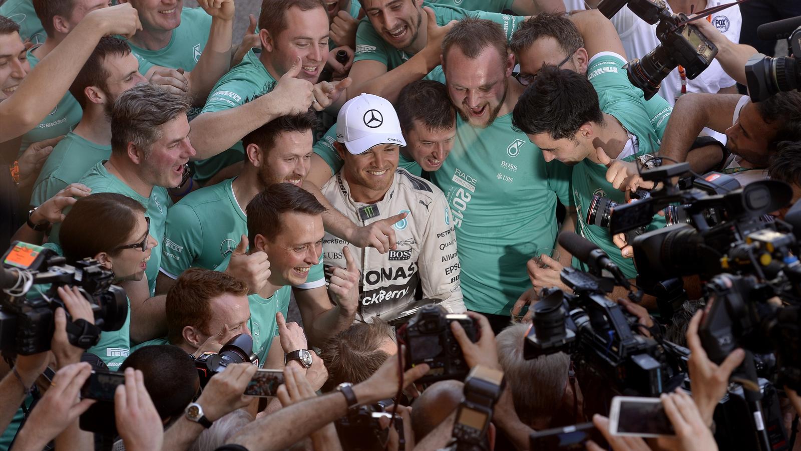 Spécial Sebastian Vettel (Formule un) - Page 18 1504917-32095508-1600-900