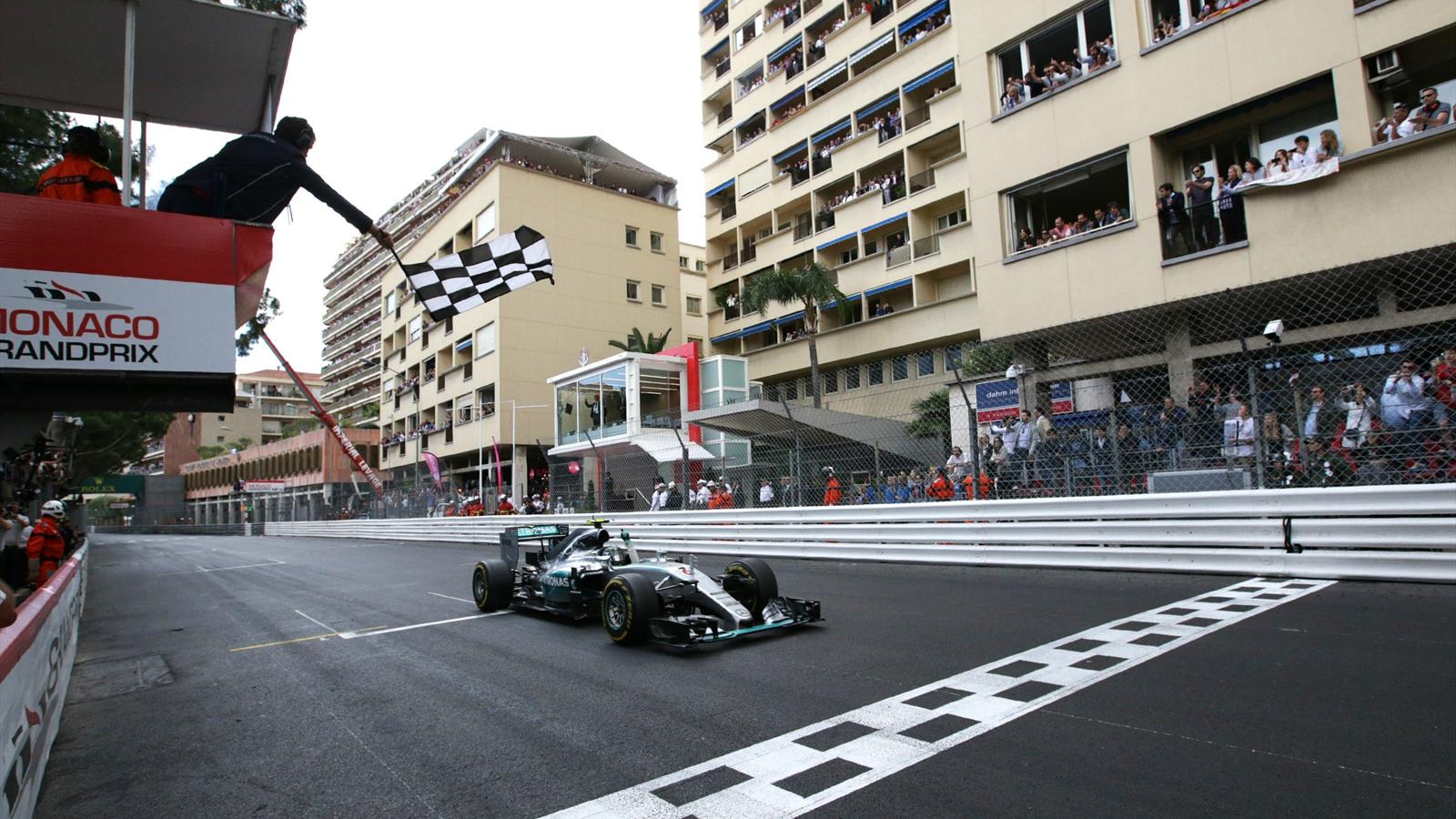 Spécial Sebastian Vettel (Formule un) - Page 20 1574445-33486282-1600-900