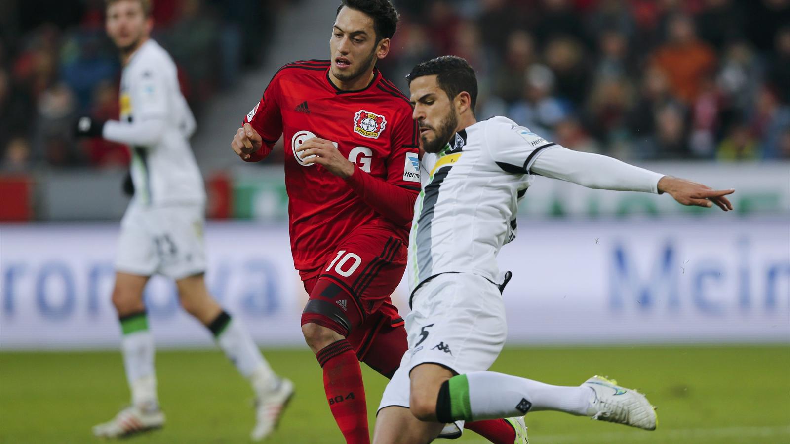 Injury forces Borussia Monchengladbach defender Alvaro Dominguez into retirement - Eurosport.com