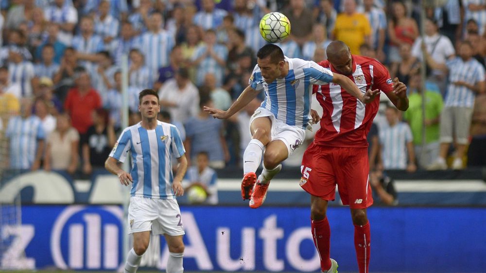 Malaga's Brazilian forward Charles Dias de Oliveira (L) vies with Sevilla's French midfielder Steven N'Kemboanza Mike N'Zonzi during the Spanish league football match Malaga CF vs Sevilla FC at La Rosaleda stadium in Malaga on August 21, 2015.