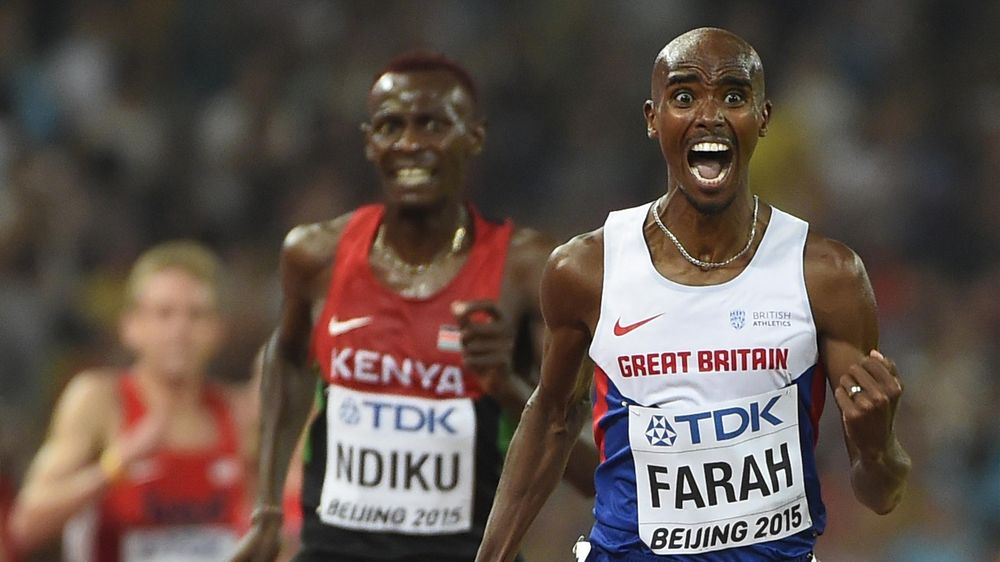 Britain's Mo Farah (R) celebrates as he wins ahead of Kenya's Caleb Mwngangi Ndiku (L)