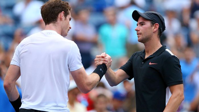 Andy Murray shakes hands with Adrian Mannarino