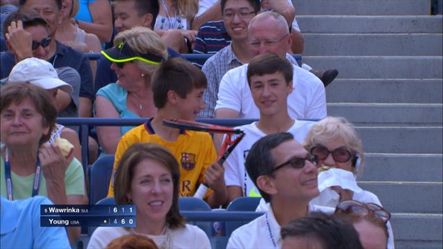 Wawrinka fracasse sa raquette et l’offre à un spectateur