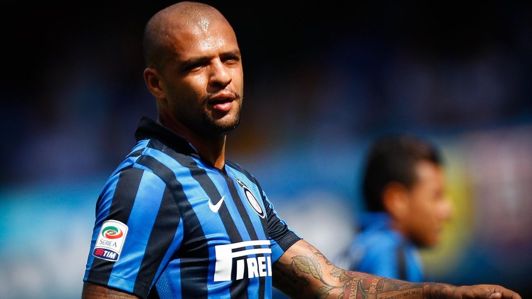 Gigante Paulista sonha com o volante Felipe Melo, diz site