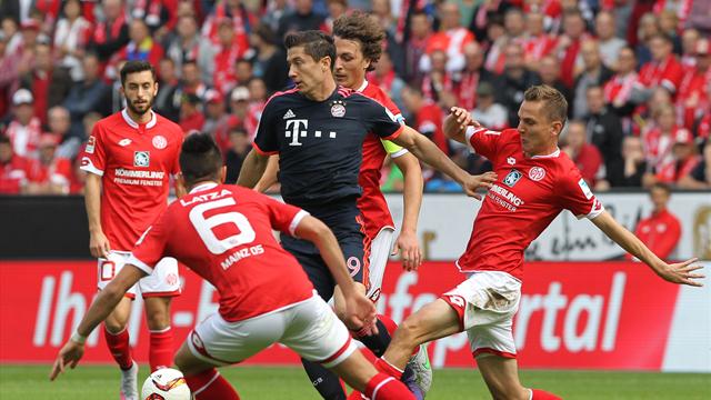 Avec le 100e but de Lewandowski en Bundesliga, le Bayern met la pression sur Dortmund