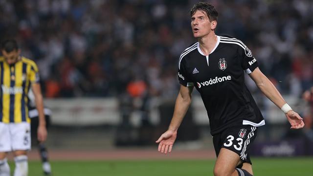 À cause de la « situation politique », Gomez quitte Besiktas