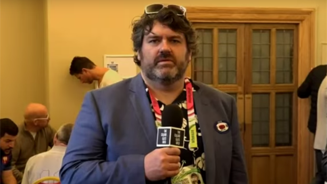 La télé néo-zélandaise se moque des journalistes français et fait la course avec PSA