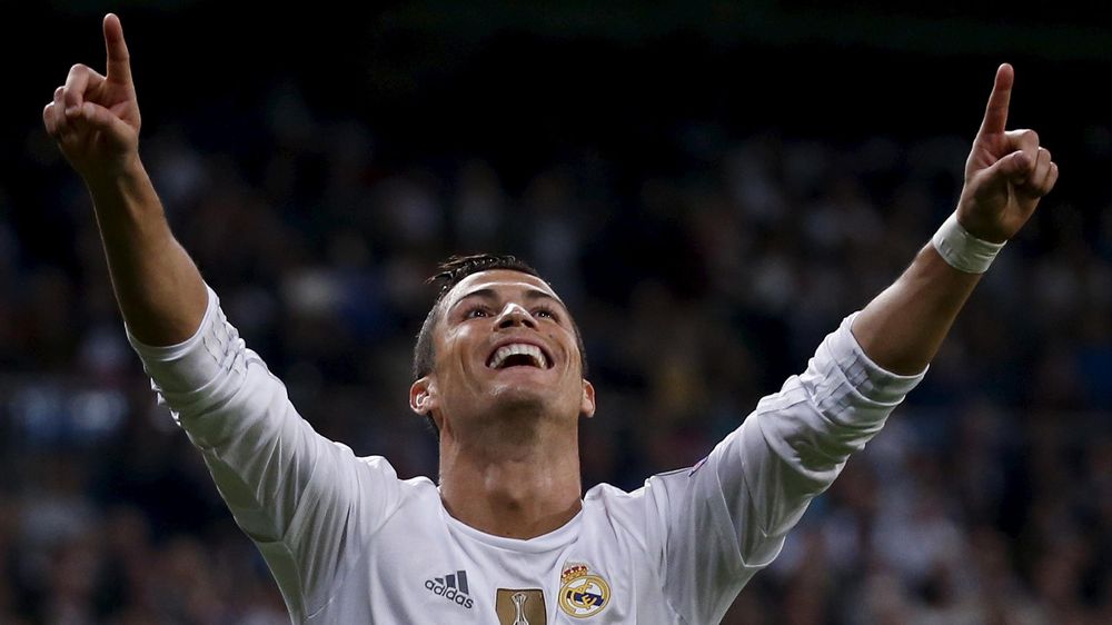 Real Madrid's Cristiano Ronaldo celebrates his second goal during their Champions League soccer match against Shakhtar Donetsk at Santiago Bernabeu stadium in Madrid, Spain, September 15, 2015. REUTERS/Juan Medina TPX IMAGES OF THE DAY