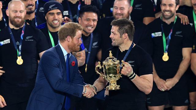 La remise du trophée Webb-Ellis aux Blacks: Une vidéo pour l’éternité
