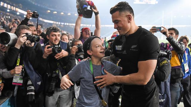 Touché par le geste de Sonny Bill Williams, World Rugby lui a offert une nouvelle médaille