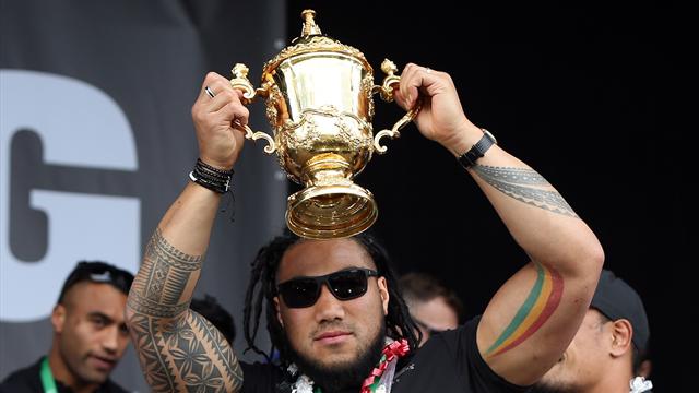 50 000 supporters et un haka sur le tarmac pour le retour des héros all blacks à la maison