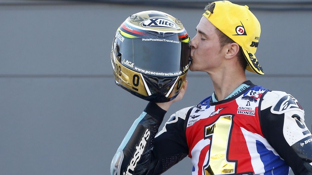 Danny Kent campeón del mundo tras acabar noveno, nueva victoria de Oliveira Danny Kent campeón del mundo tras acabar noveno, nueva victoria de Oliveira