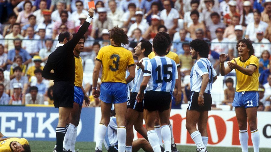 L'expulsion de Diego Maradona face au Brésil en 1982
