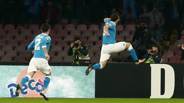 Higuain propulse Naples au sommet de la Serie A