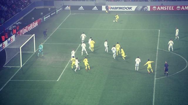 Jonathan Dos Santos trouve la lucarne dans un angle très fermé