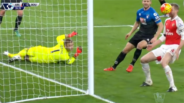 Le raté (comique) de l’année pour Mertesacker !