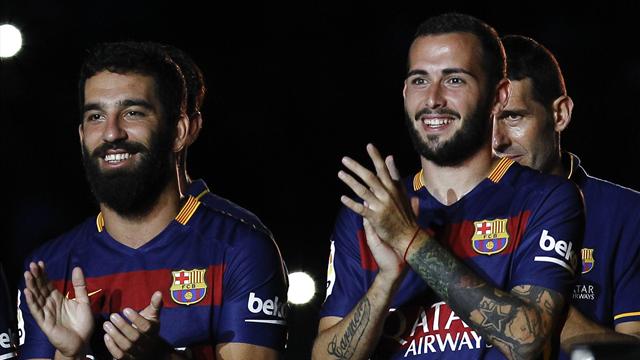 Le Barça cherche une place pour Vidal et Turan