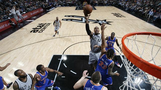 San Antonio tremble mais reste invaincu à domicile
