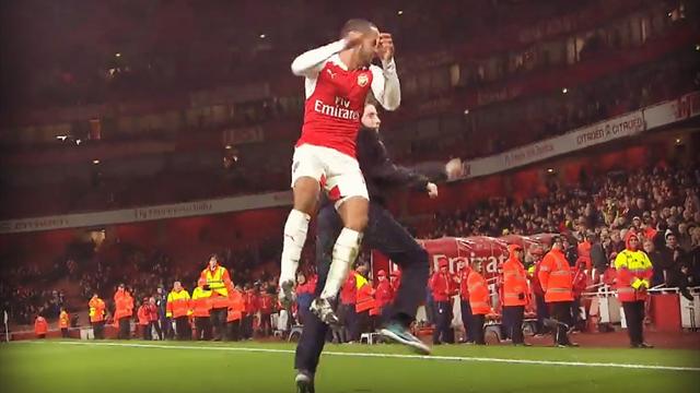 Quand Walcott célèbre la victoire d’Arsenal avec un supporter