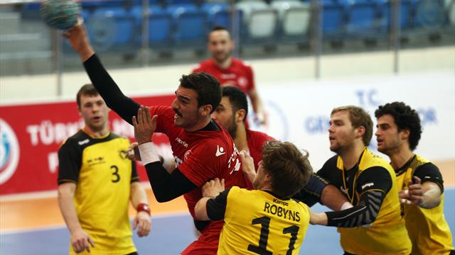 Milli hentbolcularda hedef play-off