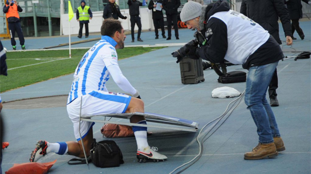 Ce joueur de Serie B n’aurait pas dû donner un coup de pied dans un panneau publicitaire