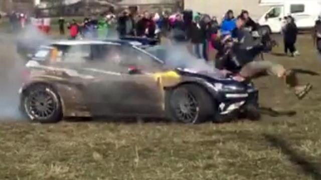 Latvala renverse un spectateur et ne s'arrête pas : un rallye de suspension