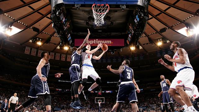 Nowitzki la joue clutch, Bosh fait du Curry et Porzingis s'envole... Le top 10 de la nuit en NBA