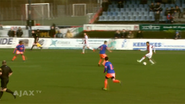 Passement de jambe, slalom, crochet frappe : le but somptueux du fils de Patrick Kluivert