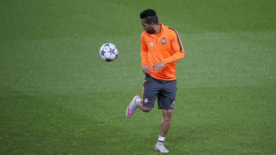 Shakhtar Donetsk's Training - Parc des Princes, Paris, France 7/12/15 Shakhtar Donetsk's Alex Teixeira attends a training