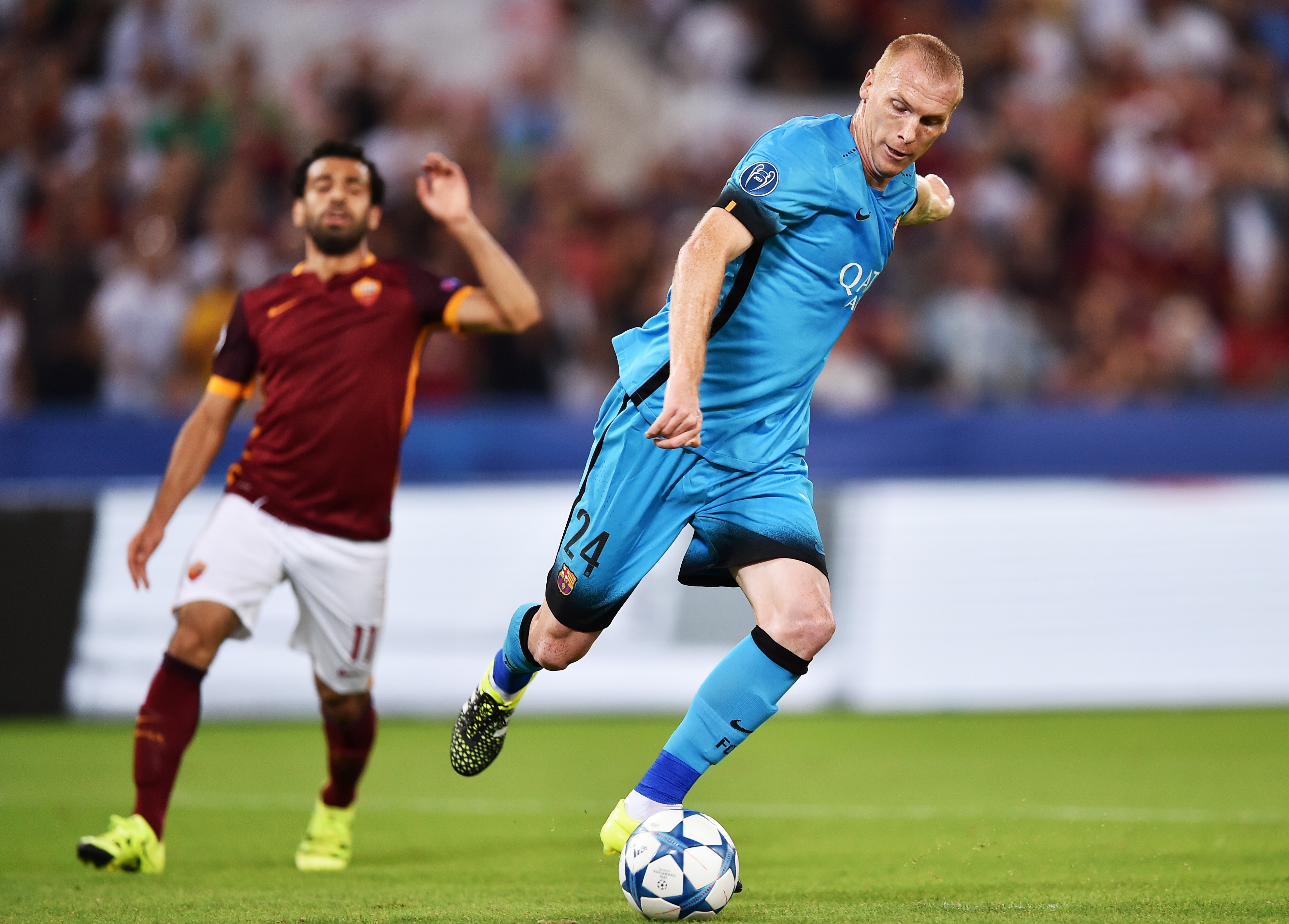 Jeremy Mathieu et Mohamed Salah lors de As Roma - FC Barcelona - en Ligue des Champions 2015-2016