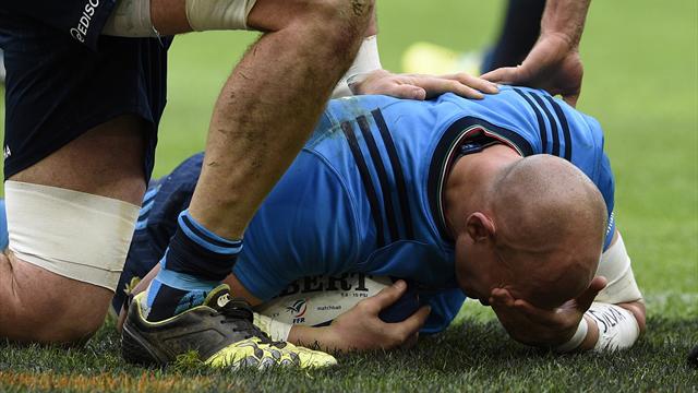 Le moment où on n'a rien compris: Pourquoi est-ce Parisse qui a tenté le drop de la victoire ?