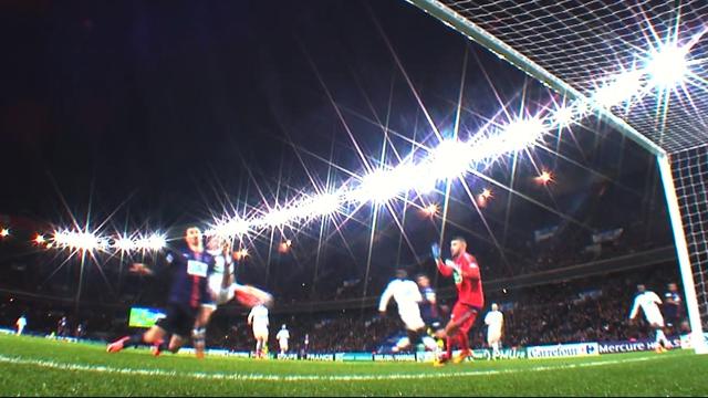 De la poitrine, Ibrahimovic a ouvert le score face à l'OL De la poitrine, Ibrahimovic a ouvert le score face à l'OL